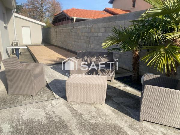 MAISON MODERNE NON MITOYENNE ULTRA LUMINEUSE CLOS DE MUR AVEC PISCINE