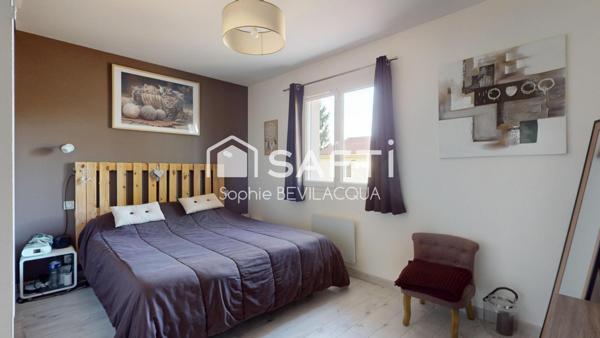 MAISON MODERNE NON MITOYENNE ULTRA LUMINEUSE CLOS DE MUR AVEC PISCINE