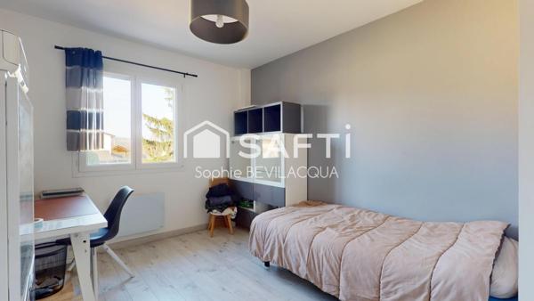 MAISON MODERNE NON MITOYENNE ULTRA LUMINEUSE CLOS DE MUR AVEC PISCINE