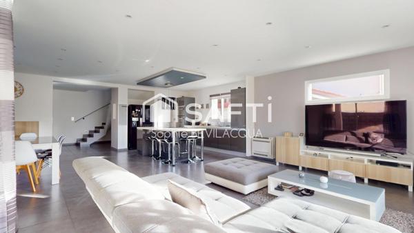 MAISON MODERNE NON MITOYENNE ULTRA LUMINEUSE CLOS DE MUR AVEC PISCINE