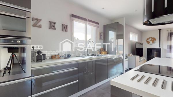 MAISON MODERNE NON MITOYENNE ULTRA LUMINEUSE CLOS DE MUR AVEC PISCINE