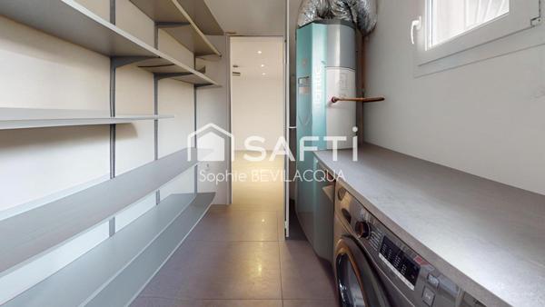 MAISON MODERNE NON MITOYENNE ULTRA LUMINEUSE CLOS DE MUR AVEC PISCINE