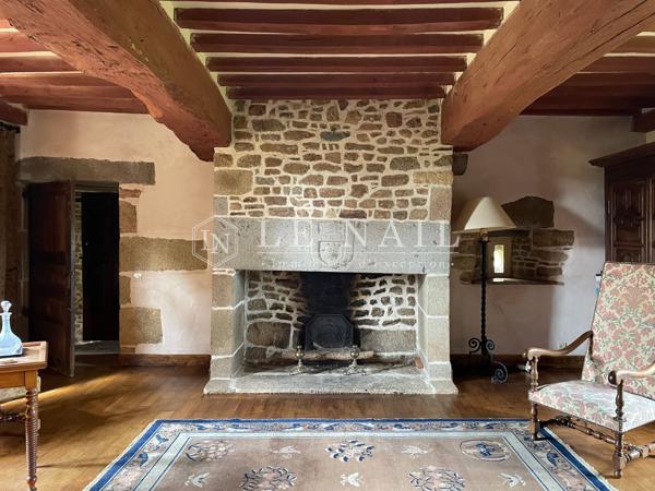 A 25 MINUTES DU MONT-SAINT-MICHEL : séduisant manoir, Monument Historique au cœur du bocage normand