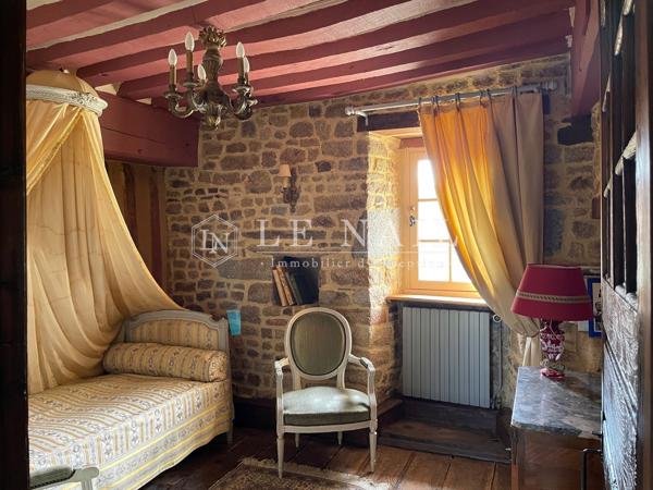 A 25 MINUTES DU MONT-SAINT-MICHEL : séduisant manoir, Monument Historique au cœur du bocage normand