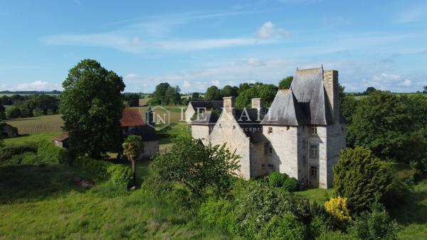 A 25 MINUTES DU MONT-SAINT-MICHEL : séduisant manoir, Monument Historique au cœur du bocage normand