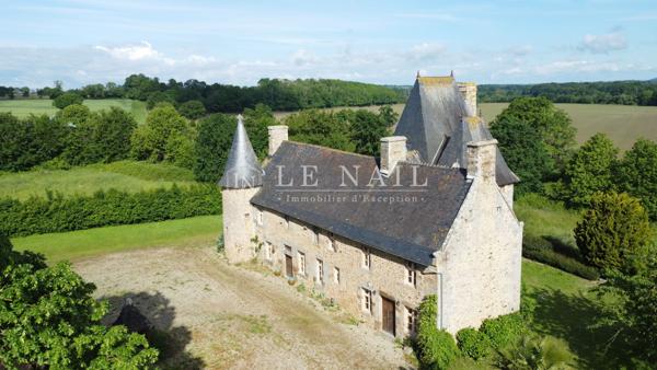 A 25 MINUTES DU MONT-SAINT-MICHEL : séduisant manoir, Monument Historique au cœur du bocage normand