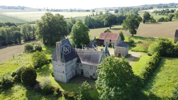 A 25 MINUTES DU MONT-SAINT-MICHEL : séduisant manoir, Monument Historique au cœur du bocage normand