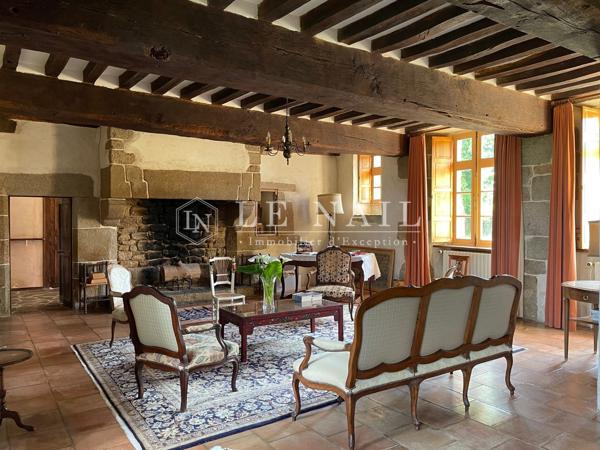 A 25 MINUTES DU MONT-SAINT-MICHEL : séduisant manoir, Monument Historique au cœur du bocage normand
