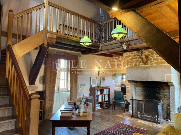 A 25 MINUTES DU MONT-SAINT-MICHEL : séduisant manoir, Monument Historique au cœur du bocage normand