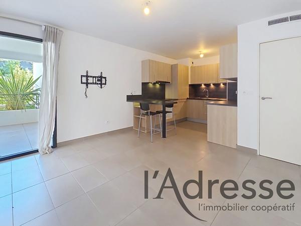 Très beau 2 pièces 40 m² avec vaste terrasse, parking et piscine ? Résidence récente