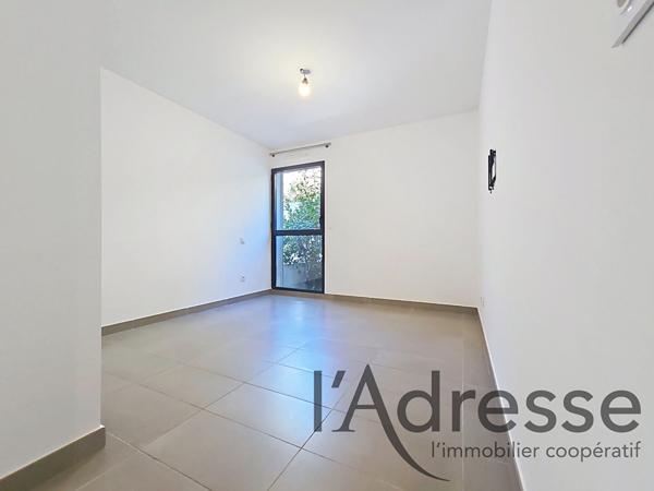 Très beau 2 pièces 40 m² avec vaste terrasse, parking et piscine ? Résidence récente