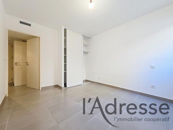 Très beau 2 pièces 40 m² avec vaste terrasse, parking et piscine ? Résidence récente