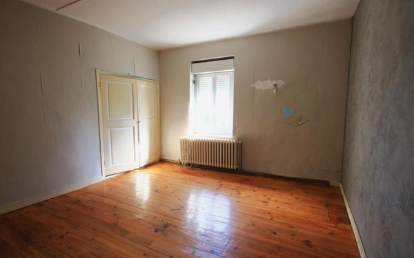 Maison à vendre    6 pièces •  Mours-Saint-Eusèbe