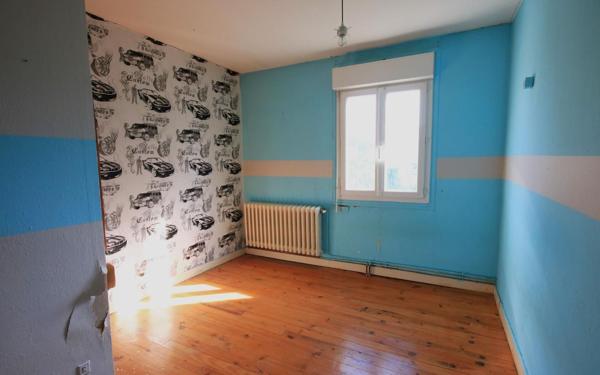 Maison à vendre    6 pièces •  Mours-Saint-Eusèbe