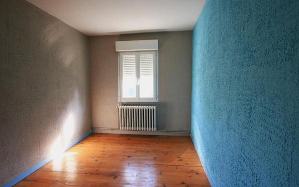 Maison à vendre    6 pièces •  Mours-Saint-Eusèbe