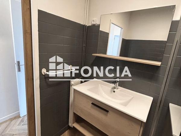 Location Appartement 3 pièces 64.29 m² - 55 AVENUE DES AIRES Gardanne 13120