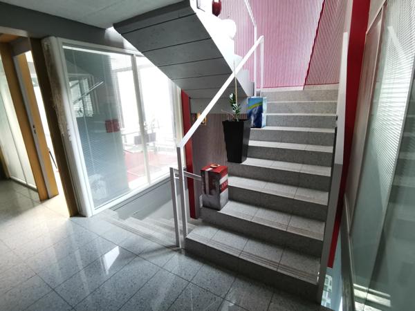 Bureaux à usage professionnel + maison d'habitation