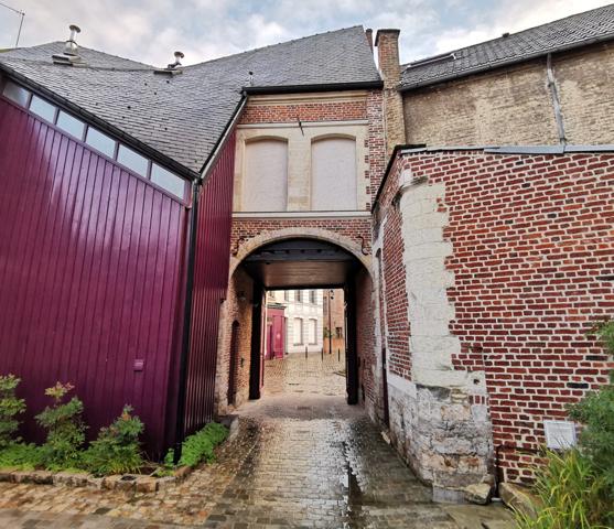 Bureaux à usage professionnel + maison d'habitation