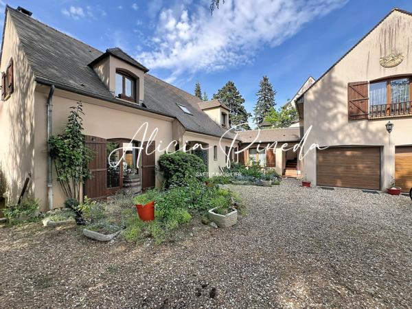 Maison familiale lumineuse avec jardin arboré