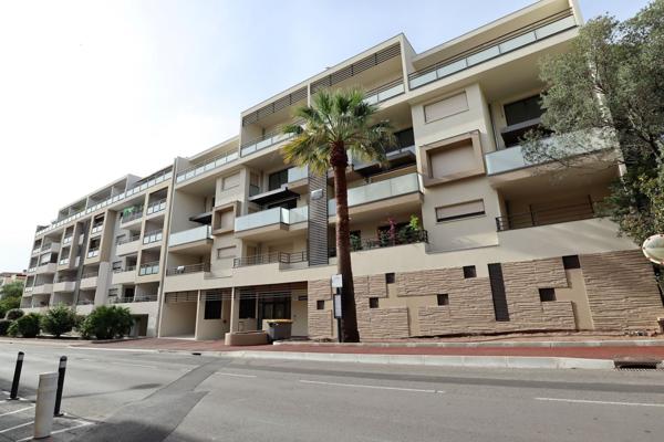 Vente Appartement66 m² - 2 Pièces - ST RAPHAEL (83700)