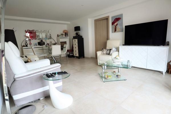 Vente Appartement66 m² - 2 Pièces - ST RAPHAEL (83700)