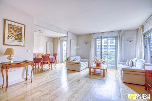 Versailles Glatigny - Appartement 4 pièces 98 m² 1er étage avec ascenseur, balcon, cave et box 698 000 € **  - Référence  27953