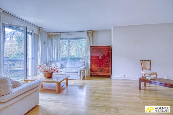 Versailles Glatigny - Appartement 4 pièces 98 m² 1er étage avec ascenseur, balcon, cave et box 698 000 € **  - Référence  27953