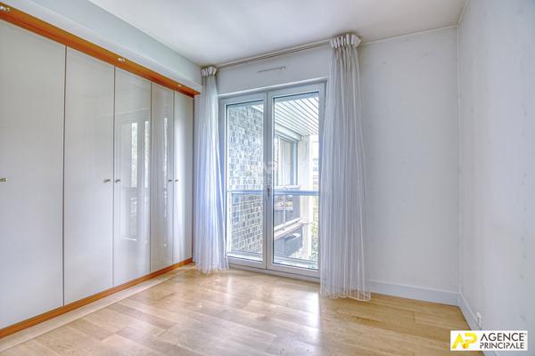 Versailles Glatigny - Appartement 4 pièces 98 m² 1er étage avec ascenseur, balcon, cave et box 698 000 € **  - Référence  27953