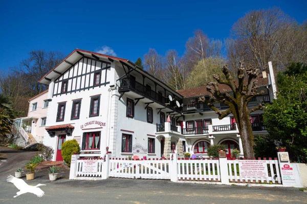 Maison à vendre |  Capvern |  18 pièces | 464 m²