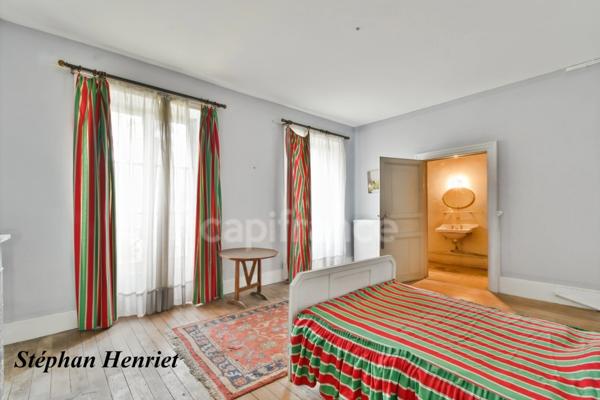 Propriete à vendre 9 pièces VOUZIERS (08)