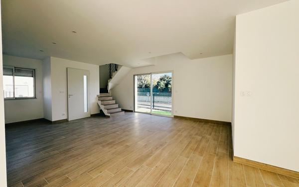 Maison à vendre    5 pièces •  Générac