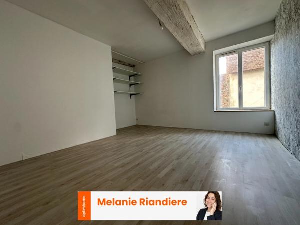 Maison de caractère à vendre à Courcelles-la-Forêt – 5 chambres, jardin et dépendances