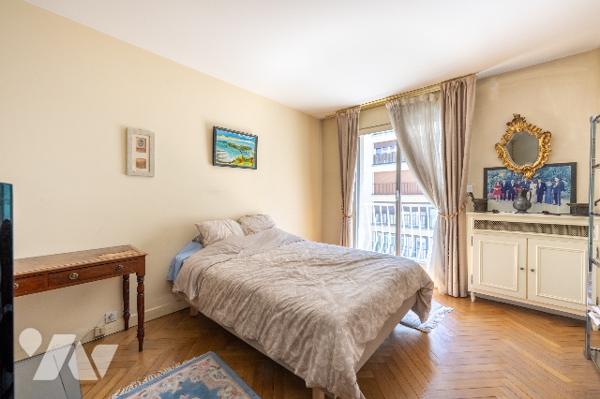 PARIS 16 - AUTEUIL SUD - RUE CALME - ÉTAGE ÉLEVÉ- APPARTEMENT FAMILIAL 155 M2 - 4/5 CHAMBRES
