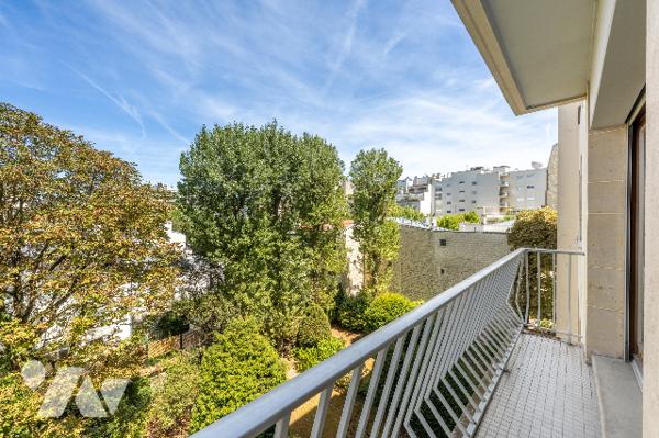 PARIS 16 - AUTEUIL SUD - RUE CALME - ÉTAGE ÉLEVÉ- APPARTEMENT FAMILIAL 155 M2 - 4/5 CHAMBRES