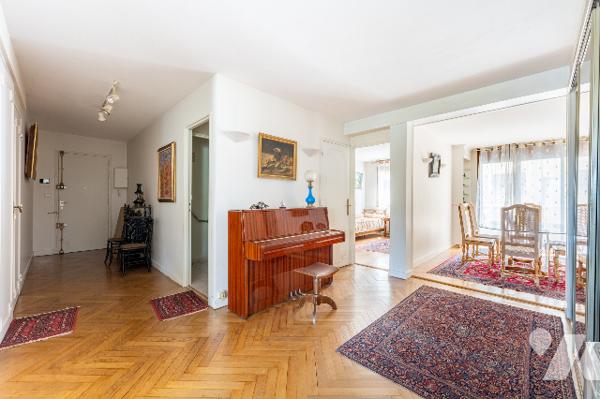 PARIS 16 - AUTEUIL SUD - RUE CALME - ÉTAGE ÉLEVÉ- APPARTEMENT FAMILIAL 155 M2 - 4/5 CHAMBRES