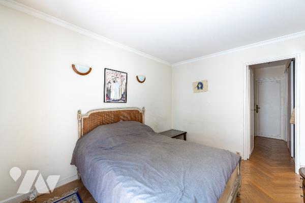 PARIS 16 - AUTEUIL SUD - RUE CALME - ÉTAGE ÉLEVÉ- APPARTEMENT FAMILIAL 155 M2 - 4/5 CHAMBRES
