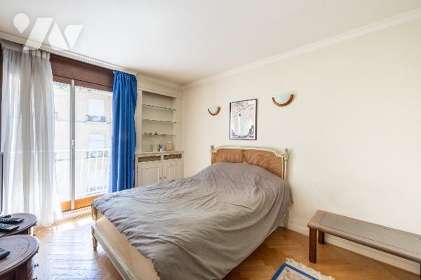 PARIS 16 - AUTEUIL SUD - RUE CALME - ÉTAGE ÉLEVÉ- APPARTEMENT FAMILIAL 155 M2 - 4/5 CHAMBRES