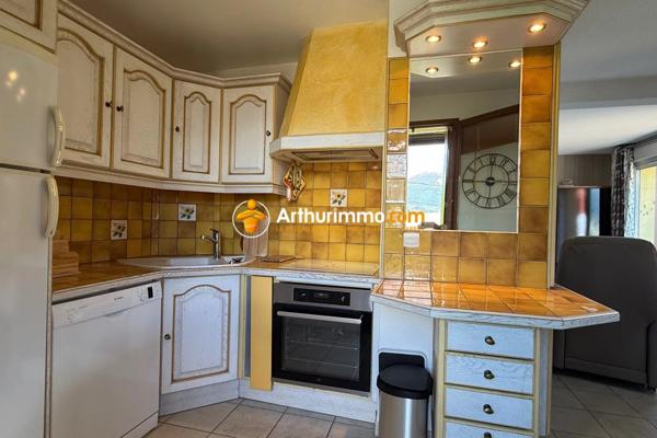 Vente                                                      Appartement
                        
                     3 pièces                      69 m2                     à Guillestre