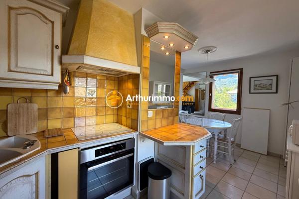 Vente                                                      Appartement
                        
                     3 pièces                      69 m2                     à Guillestre