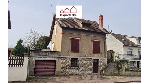 Maison 68m² hab, cuisine, séjour, 3 ch + garage + s/sol sur 582 m². 83 000 €