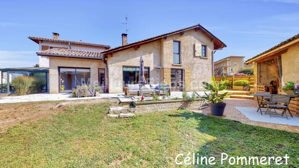 Montceaux Maison contemporaine.280m2.4 chambres.terrain de 1800m2.