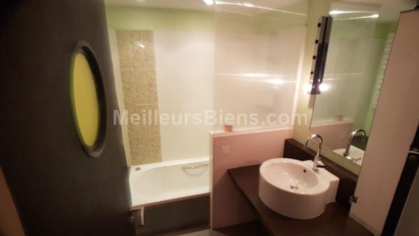 Loft / 2 chambres / mezzanine / garage souterrain.