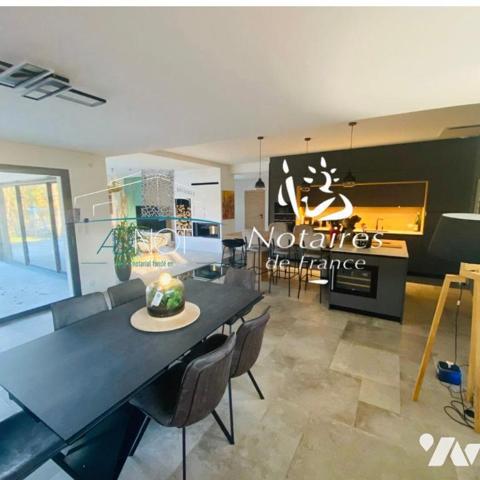 TRES BELLE VILLA D'ARCHITECTE