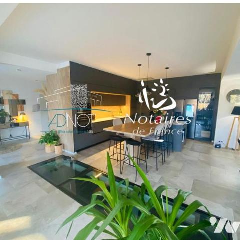 TRES BELLE VILLA D'ARCHITECTE