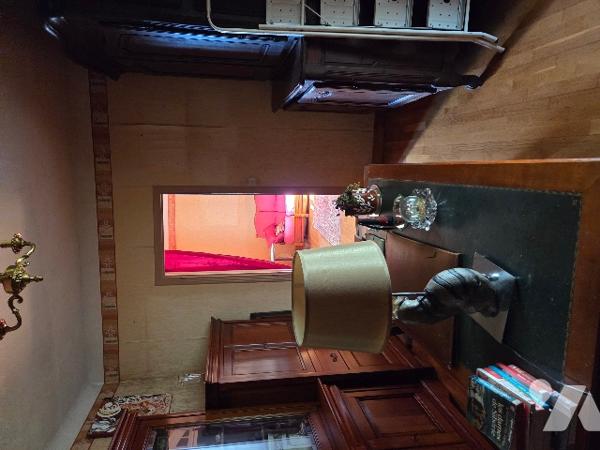 Pavillon sur sous-sol construit sur terrain clos et arboré, proche commerces.