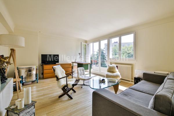 Calme et ensoleillement caractérisent parfaitement cet appartement de 59m2 situé au 3ème étage avec ascenseur