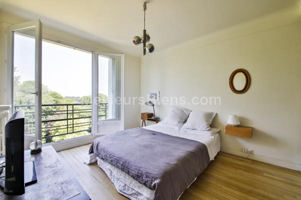 Calme et ensoleillement caractérisent parfaitement cet appartement de 59m2 situé au 3ème étage avec ascenseur