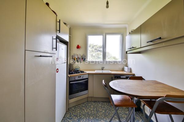 Calme et ensoleillement caractérisent parfaitement cet appartement de 59m2 situé au 3ème étage avec ascenseur