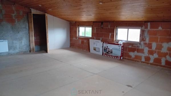 Grande maison contemporaine idéalement située