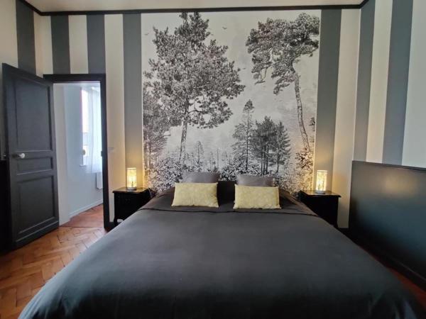 Magnifique Maison de Maître fin 19ème - 360 m2 - 7 Chambres - Spa - Jardin - 3 Garages